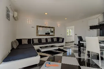 Crikvenica 4-Bedroom Villa for 10 Guests with Pool