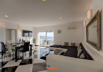 Crikvenica 4-Bedroom Villa for 10 Guests with Pool