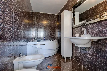 Crikvenica 4-Bedroom Villa for 10 Guests with Pool