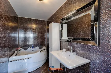 Crikvenica 4-Bedroom Villa for 10 Guests with Pool