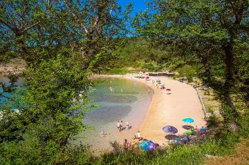 Villa in Vrbnik for 6 Guests with Pool