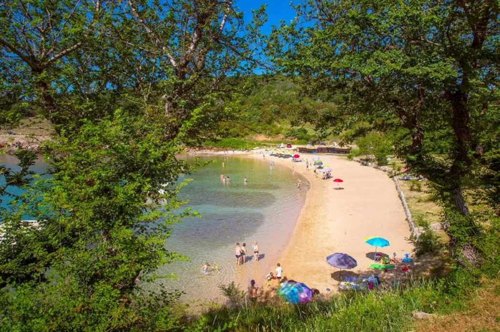 Villa in Vrbnik for 6 Guests with Pool