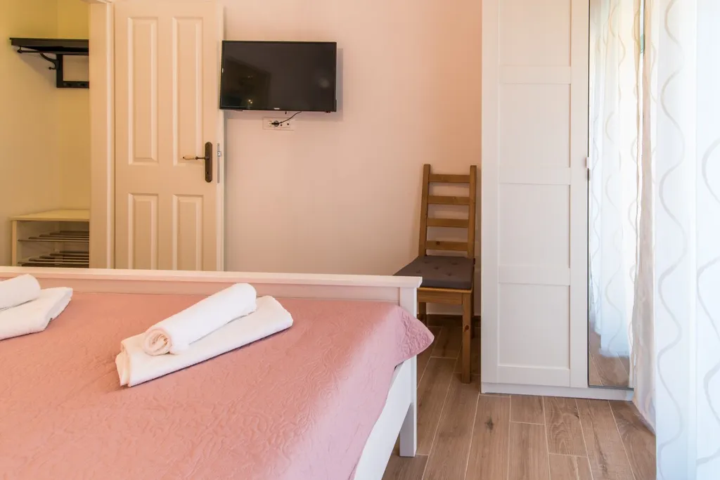Villa in Vrbnik for 6 Guests with Pool