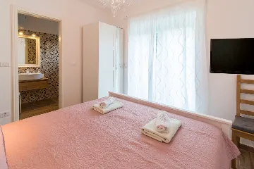 Villa in Vrbnik for 6 Guests with Pool