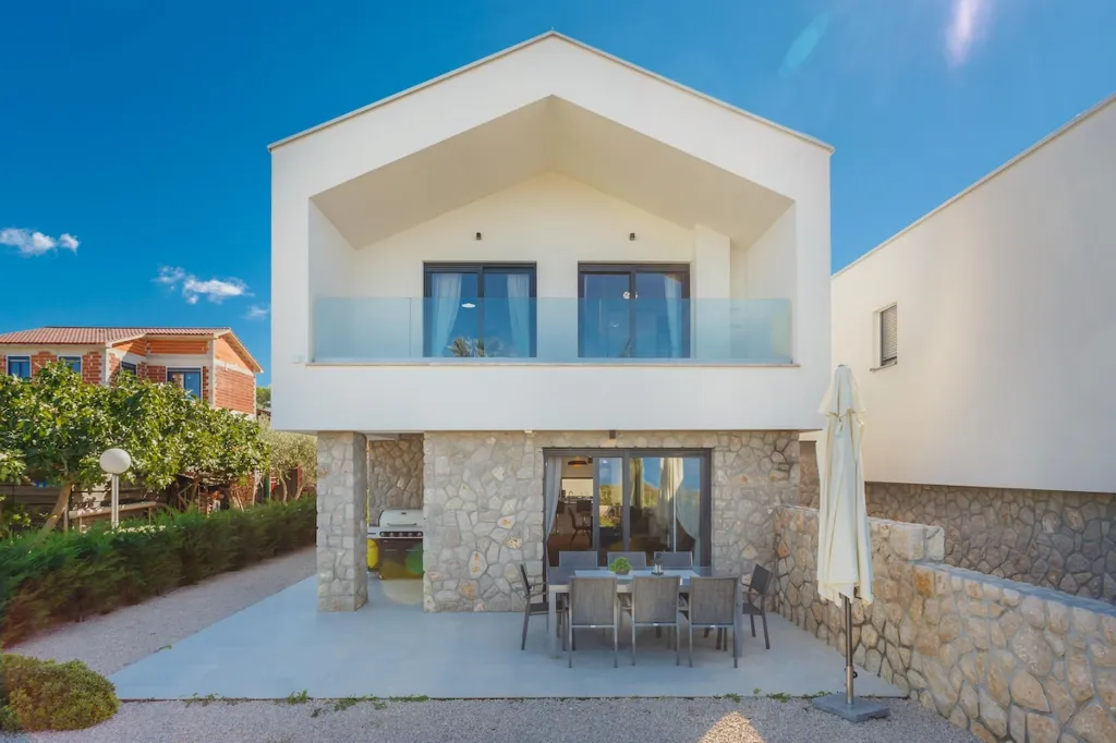 Villa in Gabonjin with Private 55 m² Pool
