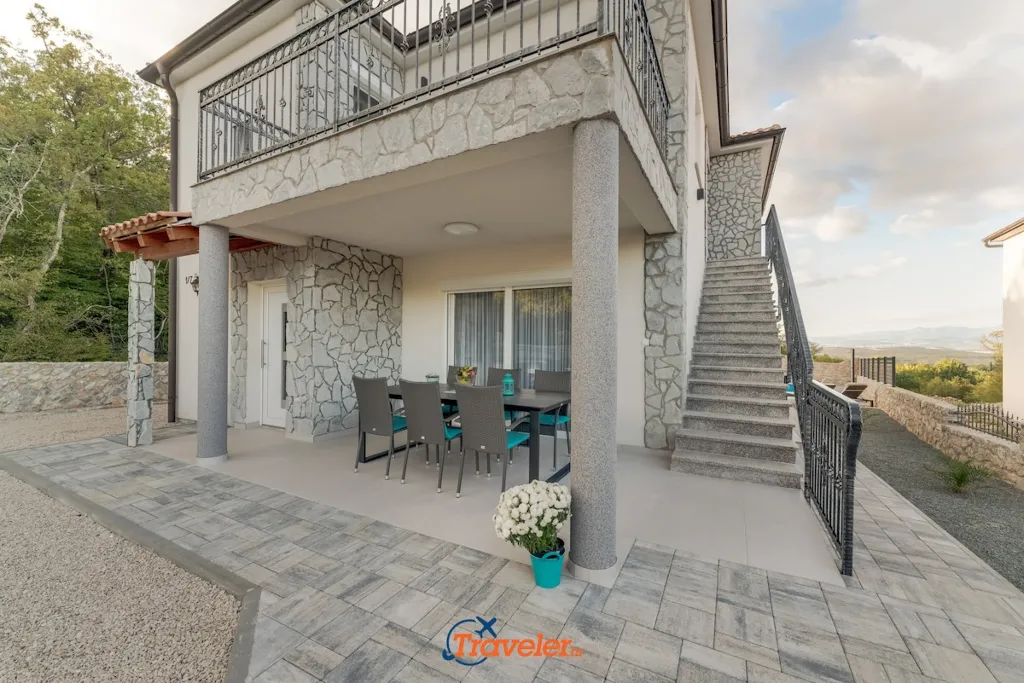 Villa with Pool and Sea View in Donja Hlapa