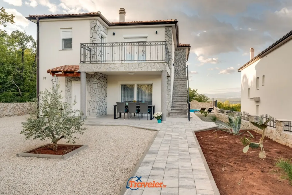 Villa with Pool and Sea View in Donja Hlapa