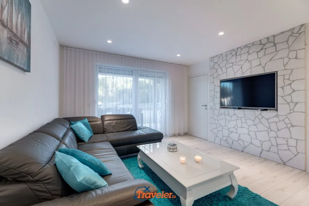 Villa with Pool and Sea View in Donja Hlapa