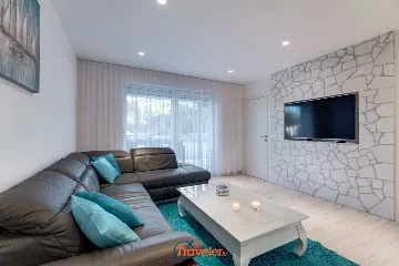 Villa with Pool and Sea View in Donja Hlapa