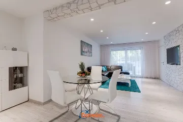 Villa with Pool and Sea View in Donja Hlapa