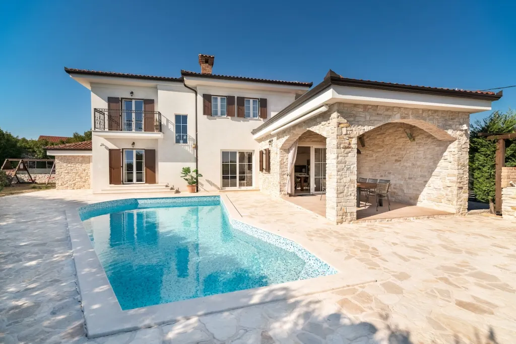 4-Bedroom Villa in Kras with Heated Pool