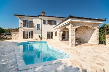 4-Bedroom Villa in Kras with Heated Pool