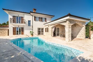 4-Bedroom Villa in Kras with Heated Pool
