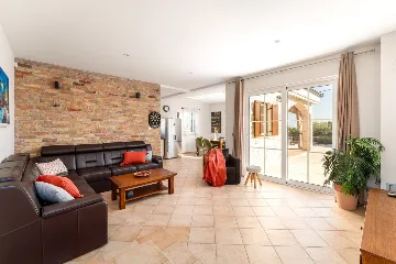 4-Bedroom Villa in Kras with Heated Pool