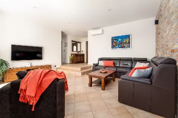 4-Bedroom Villa in Kras with Heated Pool