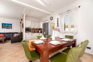 4-Bedroom Villa in Kras with Heated Pool