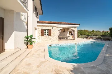 4-Bedroom Villa in Kras with Heated Pool