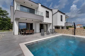 3-Bedroom Villa with Pool in Risika, Croatia