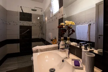 House in Gostinjac for up to 8 guests