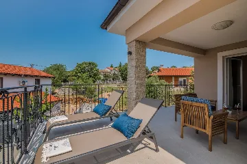 4-Bedroom House with Pool in Žgaljići (8 guests)