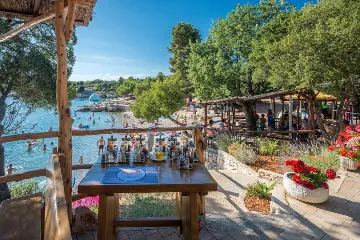 4-Bedroom House with Pool in Žgaljići (8 guests)