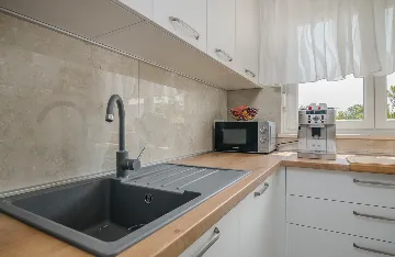 4-Bedroom House with Pool in Žgaljići (8 guests)