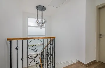 4-Bedroom House with Pool in Žgaljići (8 guests)