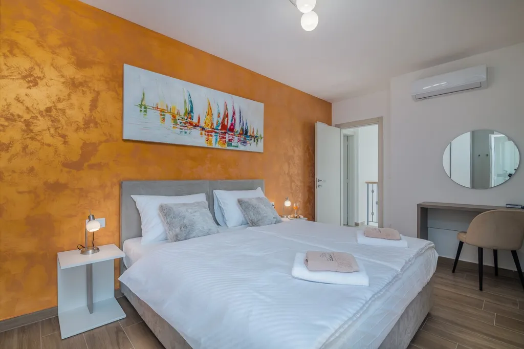 4-Bedroom House with Pool in Žgaljići (8 guests)