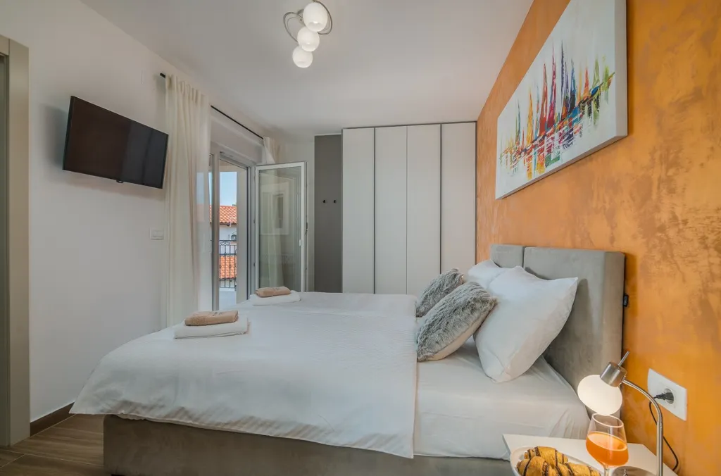 4-Bedroom House with Pool in Žgaljići (8 guests)