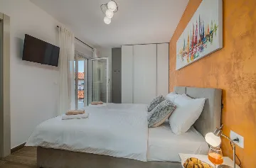 4-Bedroom House with Pool in Žgaljići (8 guests)