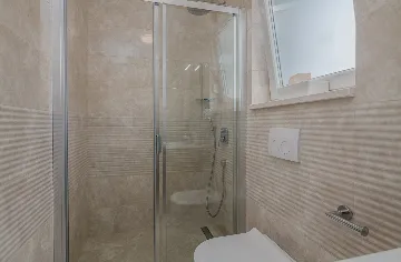 4-Bedroom House with Pool in Žgaljići (8 guests)