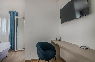 4-Bedroom House with Pool in Žgaljići (8 guests)