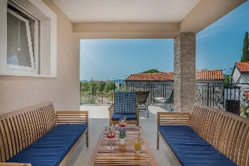 4-Bedroom House with Pool in Žgaljići (8 guests)
