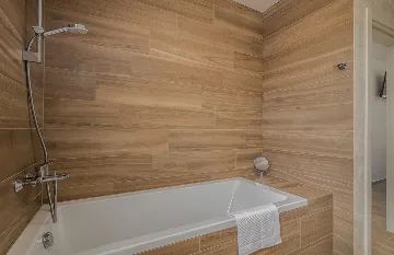 4-Bedroom House with Pool in Žgaljići (8 guests)