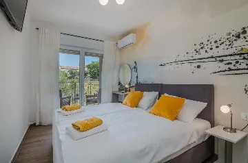 4-Bedroom House with Pool in Žgaljići (8 guests)