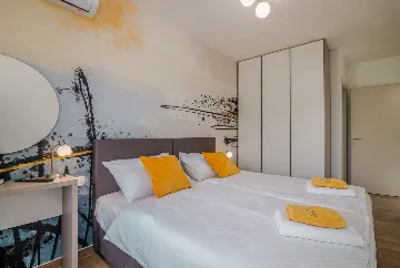 4-Bedroom House with Pool in Žgaljići (8 guests)