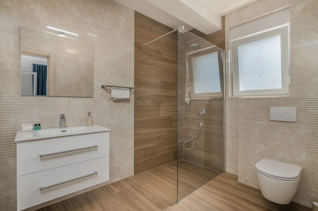 4-Bedroom House with Pool in Žgaljići (8 guests)