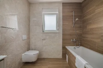 4-Bedroom House with Pool in Žgaljići (8 guests)