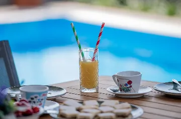 4-Bedroom House with Pool in Žgaljići (8 guests)