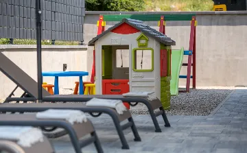 4-Bedroom House with Pool in Žgaljići (8 guests)