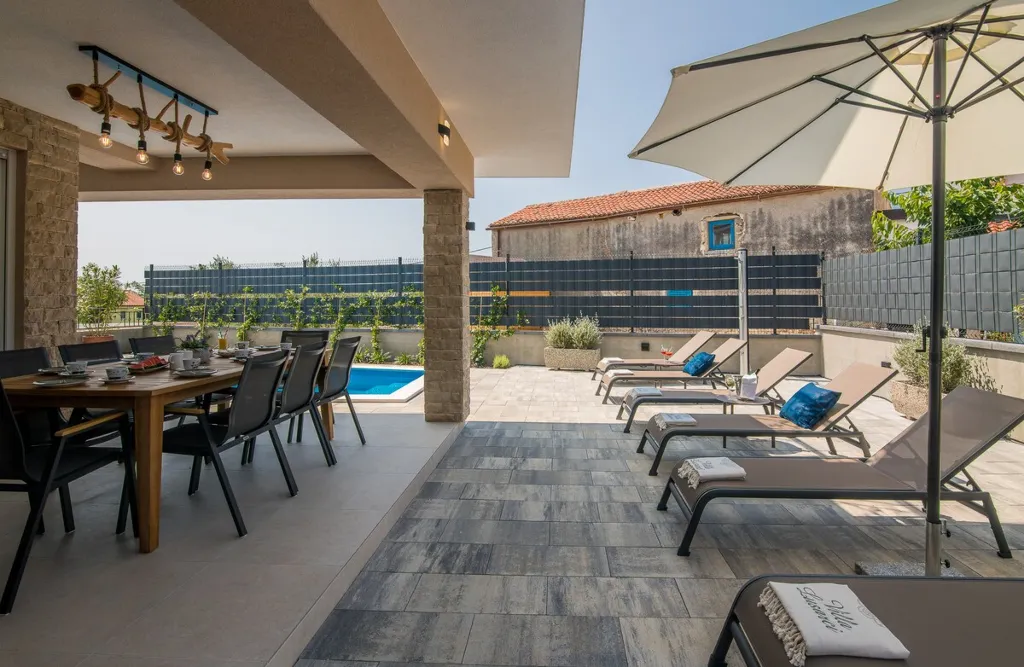 4-Bedroom House with Pool in Žgaljići (8 guests)