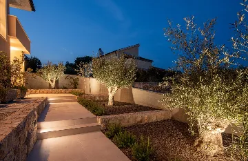 4-Bedroom House with Pool in Žgaljići (8 guests)