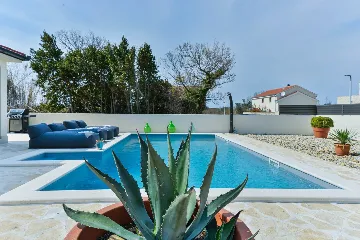 3-Bedroom House with Pool in Vir, Croatia