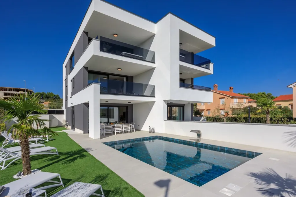 4-Bedroom House in Krk for 8 with Heated Pool