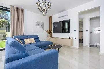 4-Bedroom House in Krk for 8 with Heated Pool