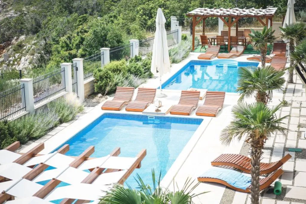 3-Bedroom Sea-View Apartment in Povile