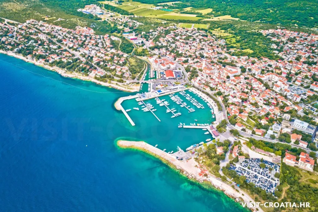 3-Bedroom Sea-View Apartment in Povile
