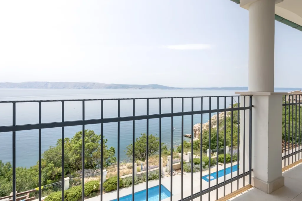 3-Bedroom Sea-View Apartment in Povile