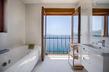 3-Bedroom Sea-View Apartment in Povile