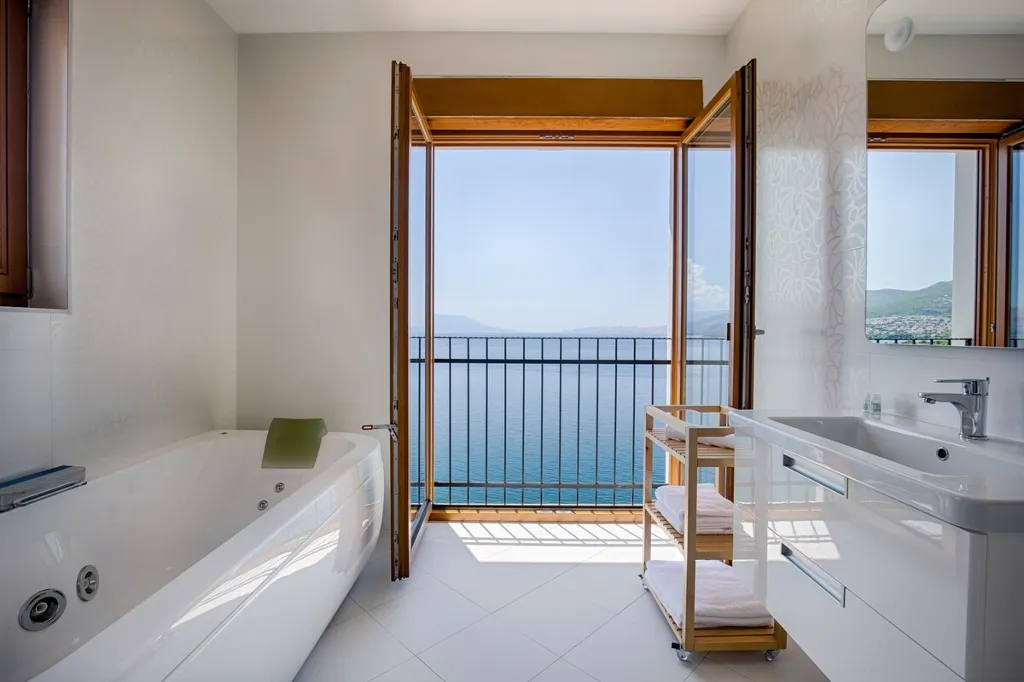 3-Bedroom Sea-View Apartment in Povile